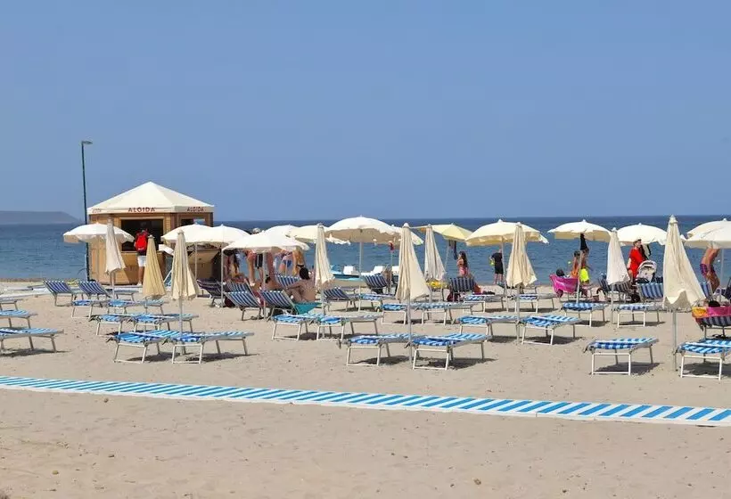 Hotelli With Swmming Pool In Arborea Just 600 Meters From The Sea