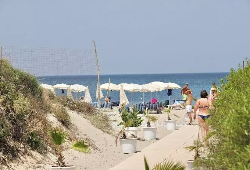 Hotelli With Swmming Pool In Arborea Just 600 Meters From The Sea