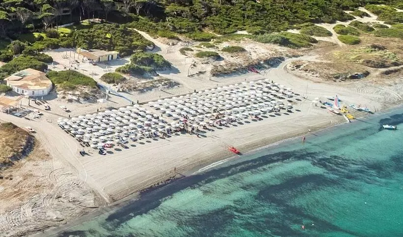 Hotelli With Swmming Pool In Arborea Just 600 Meters From The Sea