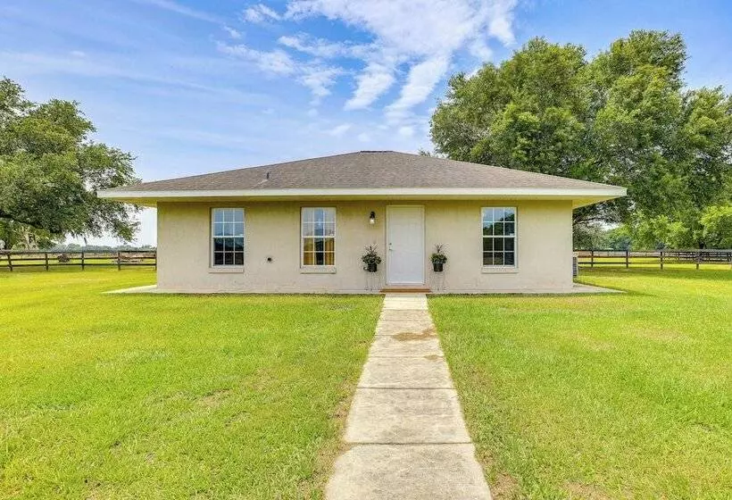 Idyllic Anthony Home: Riding Arena W/ Mirror Wall!