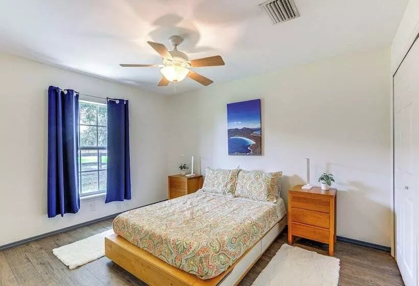 Idyllic Anthony Home: Riding Arena W/ Mirror Wall!