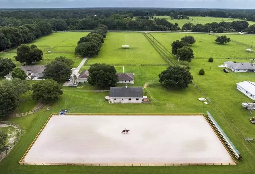 Idyllic Anthony Home: Riding Arena W/ Mirror Wall!
