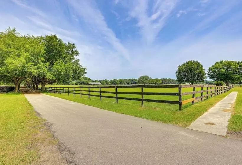 Idyllic Anthony Home: Riding Arena W/ Mirror Wall!