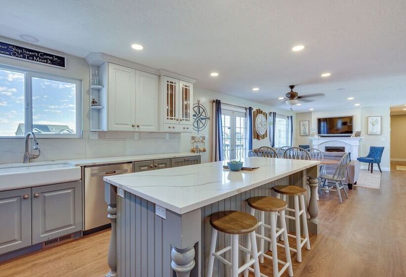 Lakefront Utah Home W/ Private Beach, Dock & Canoe