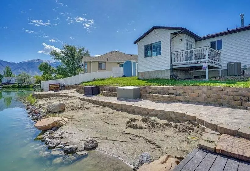 Lakefront Utah Home W/ Private Beach, Dock & Canoe