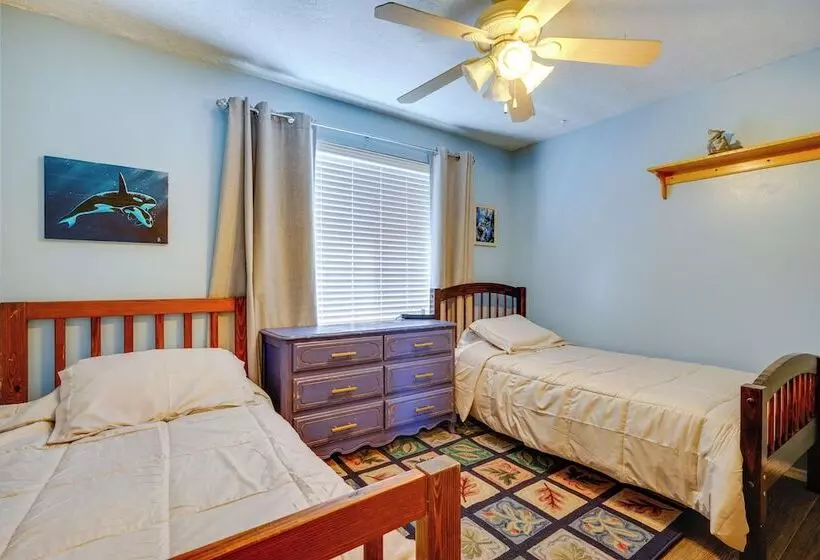 Lakefront Utah Home W/ Private Beach, Dock & Canoe