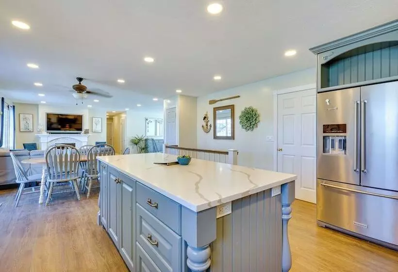 Lakefront Utah Home W/ Private Beach, Dock & Canoe