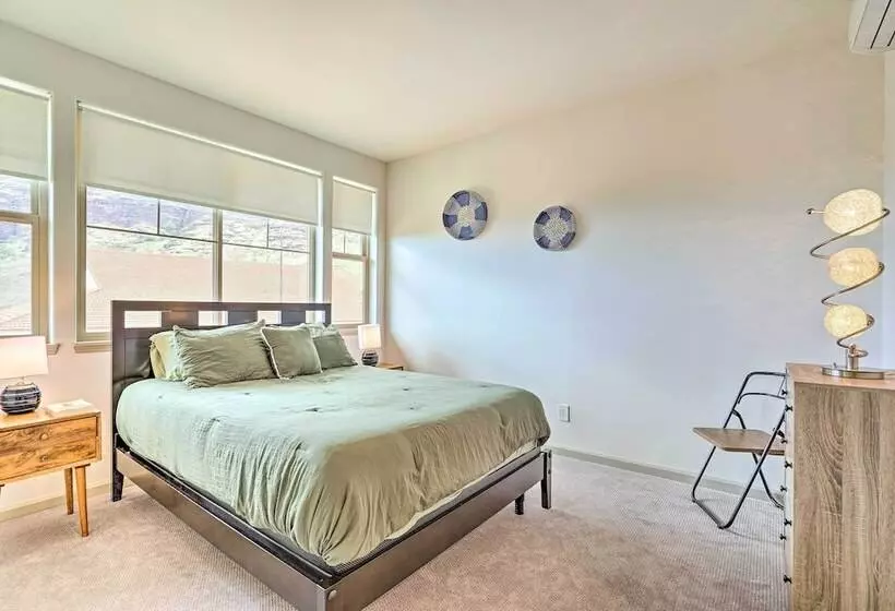 Modern Waianae Home W/ Mountain & Valley View