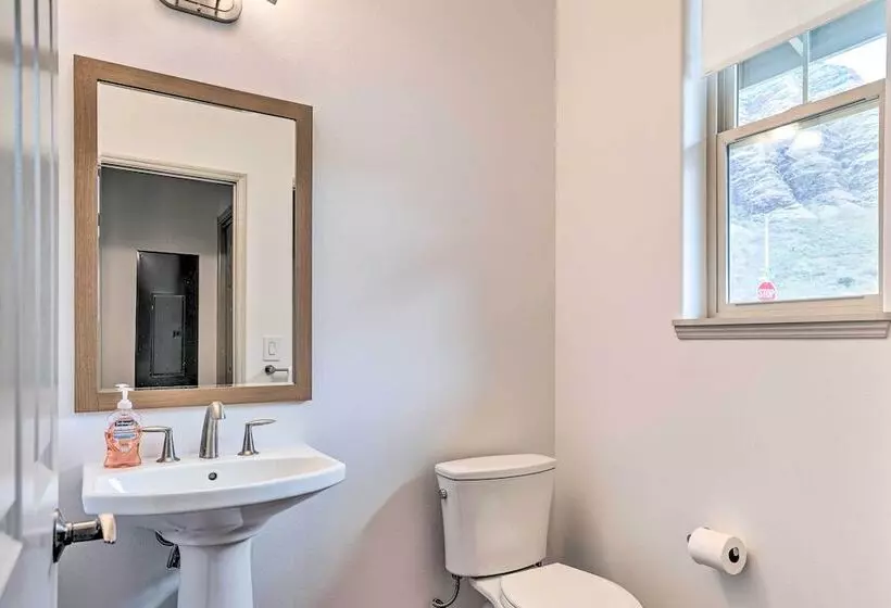 Modern Waianae Home W/ Mountain & Valley View