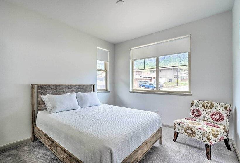 Modern Waianae Home W/ Mountain & Valley View