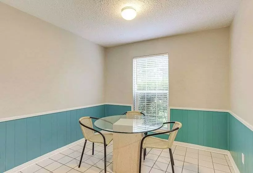 Pearland Home W/ Patio, 21 Mi To Downtown Houston!