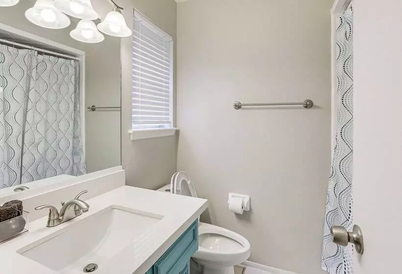 Pearland Home W/ Patio, 21 Mi To Downtown Houston!