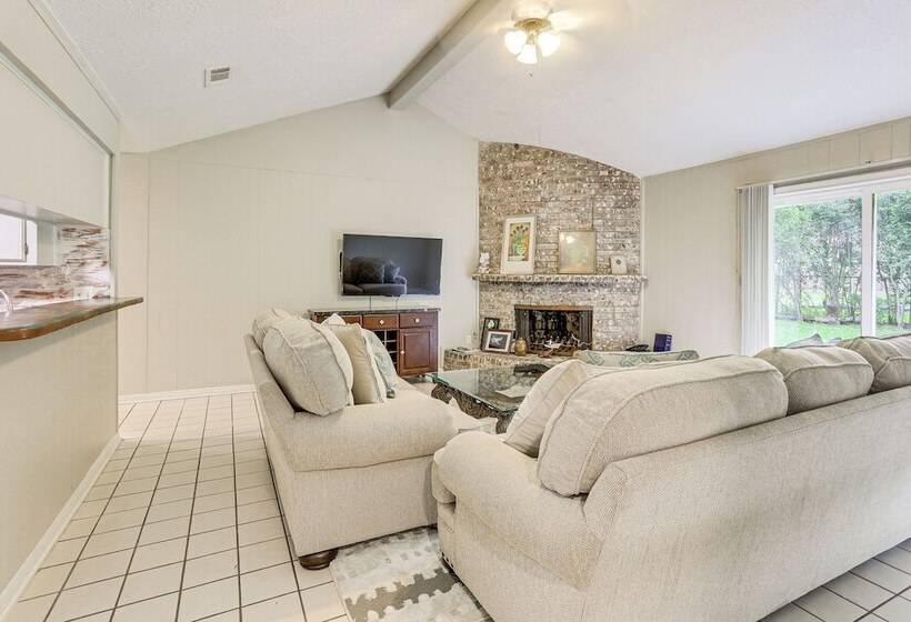 Pearland Home W/ Patio, 21 Mi To Downtown Houston!