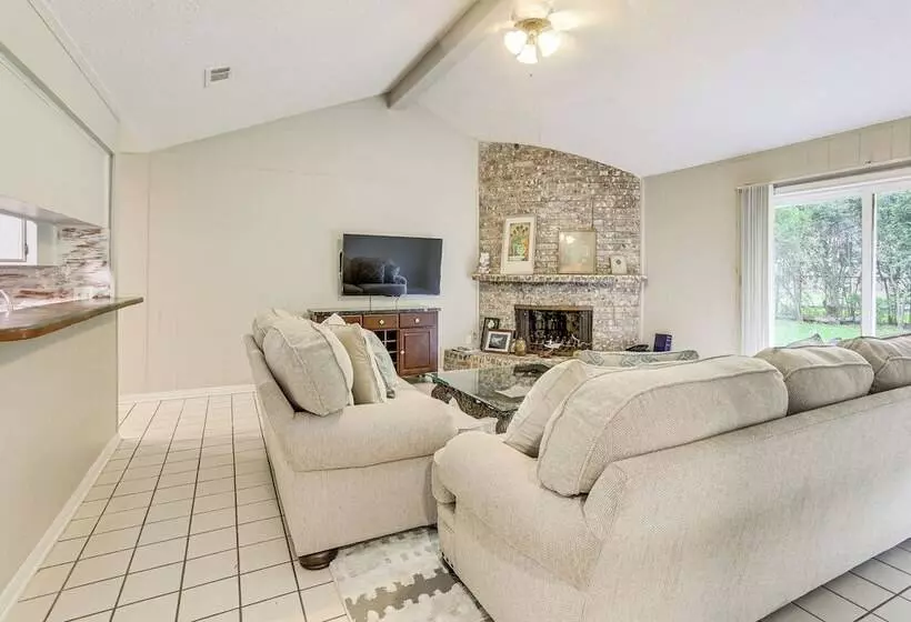 Pearland Home W/ Patio, 21 Mi To Downtown Houston!