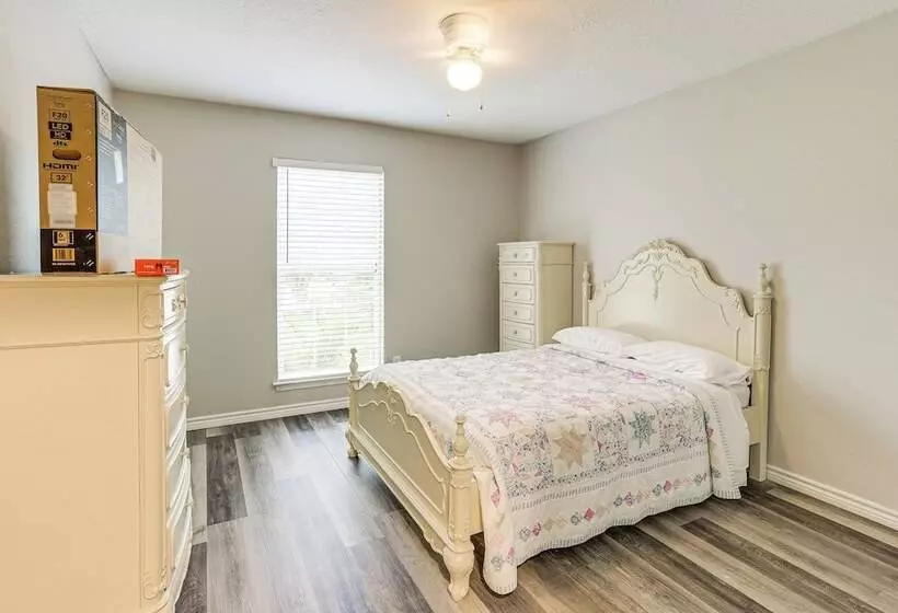 Pearland Home W/ Patio, 21 Mi To Downtown Houston!