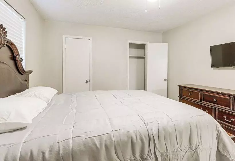 Pearland Home W/ Patio, 21 Mi To Downtown Houston!