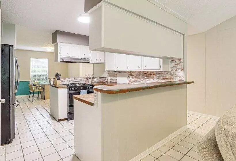 Pearland Home W/ Patio, 21 Mi To Downtown Houston!