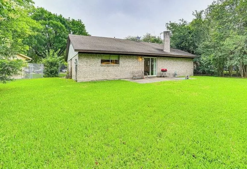 Pearland Home W/ Patio, 21 Mi To Downtown Houston!