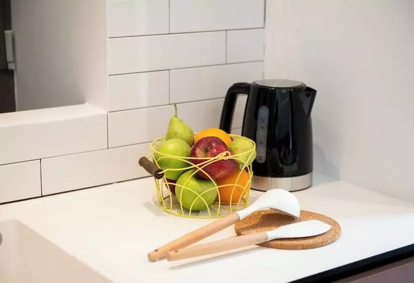 ペンション Cardamilia Suites