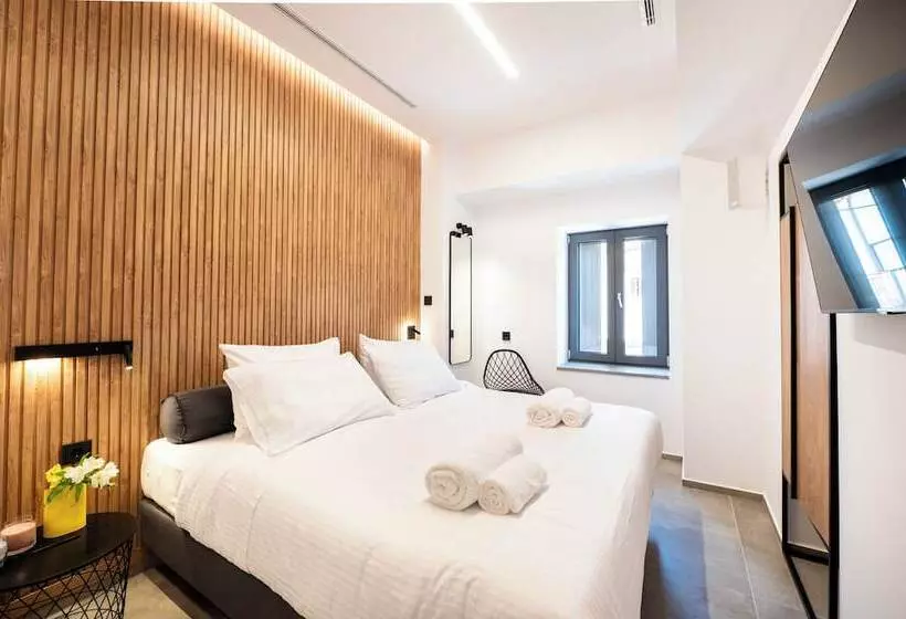 ペンション Cardamilia Suites