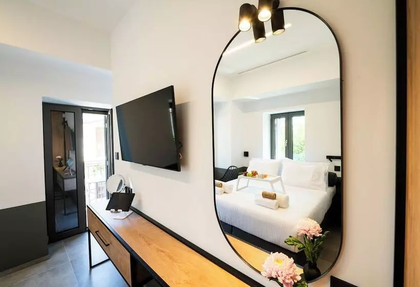 ペンション Cardamilia Suites