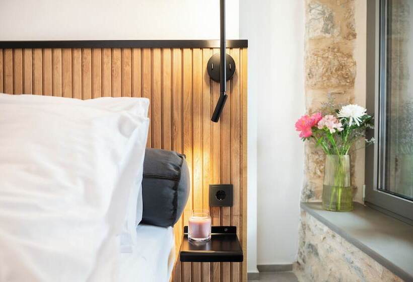 ペンション Cardamilia Suites