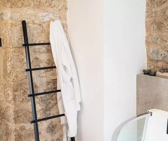 ペンション Cardamilia Suites