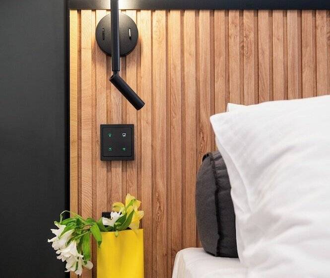 ペンション Cardamilia Suites