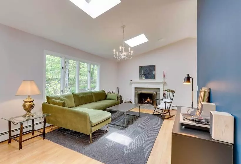 11 Mi To Powder Ridge Mountain: Connecticut Home