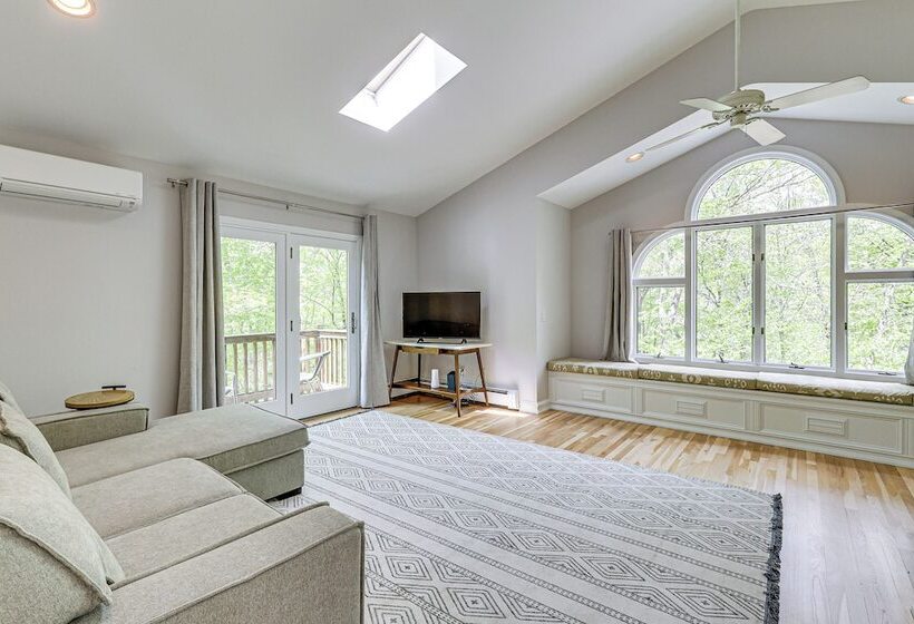 11 Mi To Powder Ridge Mountain: Connecticut Home