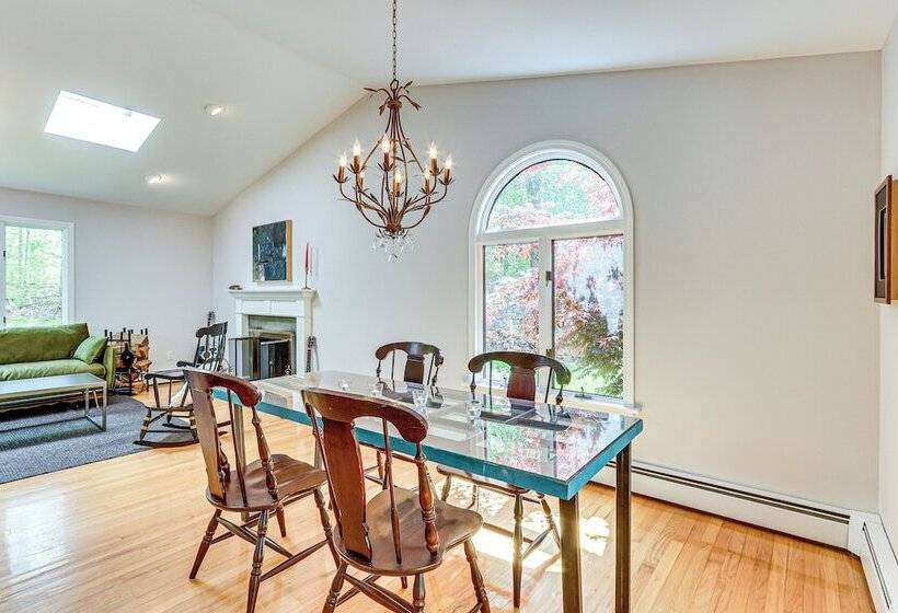 11 Mi To Powder Ridge Mountain: Connecticut Home