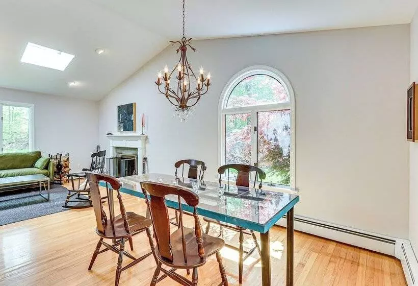 11 Mi To Powder Ridge Mountain: Connecticut Home