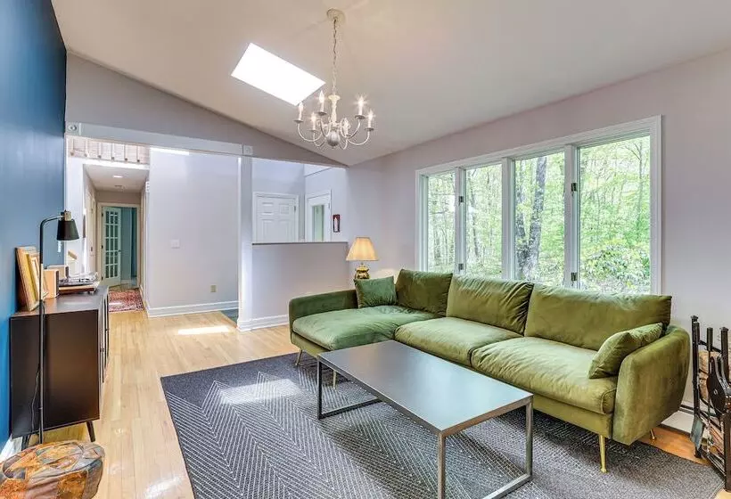 11 Mi To Powder Ridge Mountain: Connecticut Home