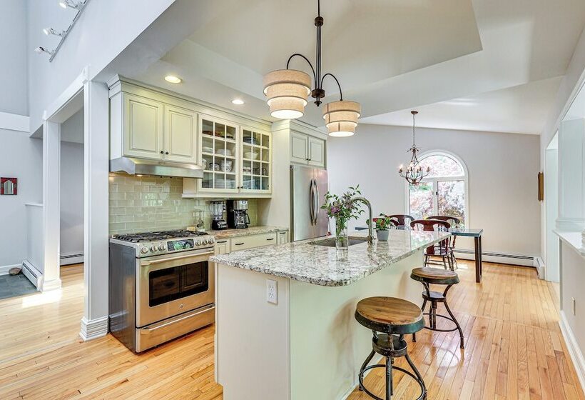 11 Mi To Powder Ridge Mountain: Connecticut Home