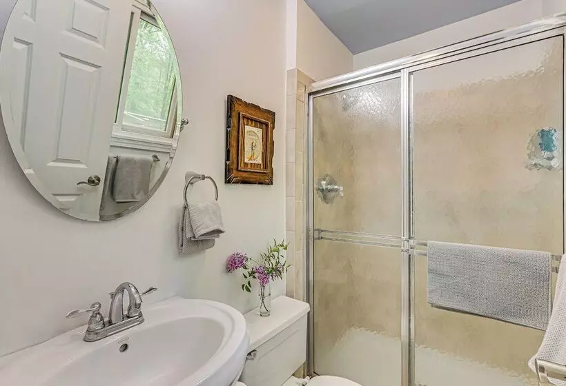 11 Mi To Powder Ridge Mountain: Connecticut Home