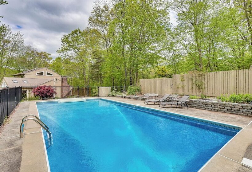 11 Mi To Powder Ridge Mountain: Connecticut Home