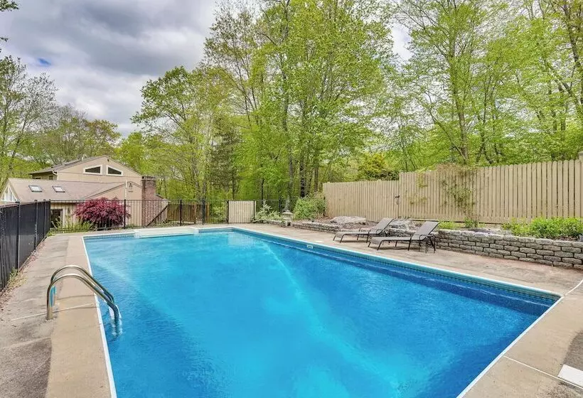 11 Mi To Powder Ridge Mountain: Connecticut Home