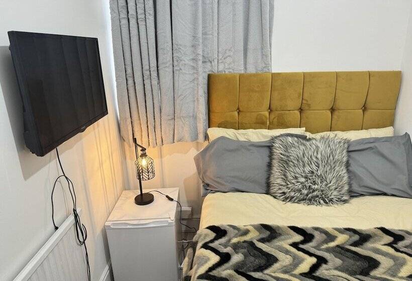 דירת נופש Sheffield   House   Sleeps 5   Parking   Garden