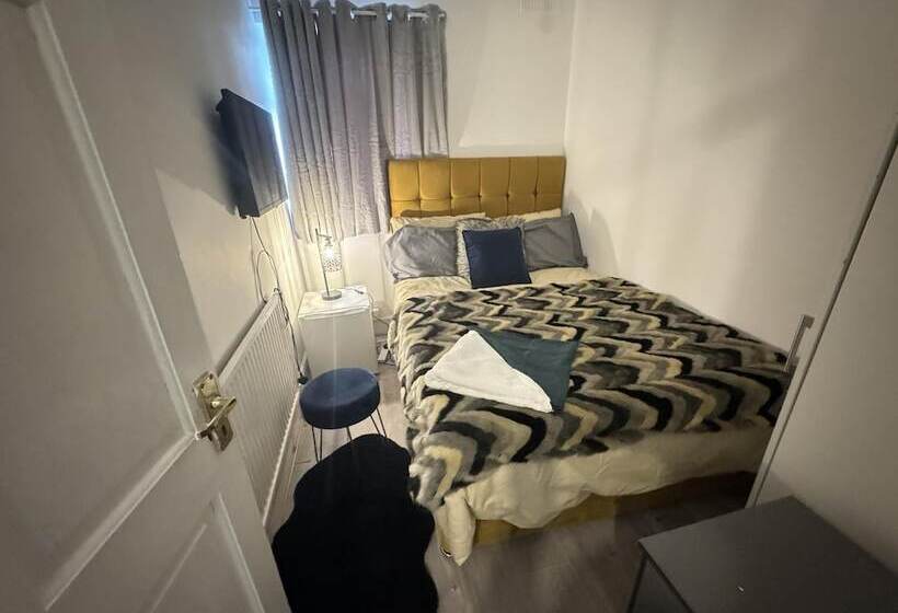 דירת נופש Sheffield   House   Sleeps 5   Parking   Garden