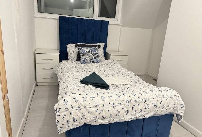 דירת נופש Sheffield   House   Sleeps 5   Parking   Garden