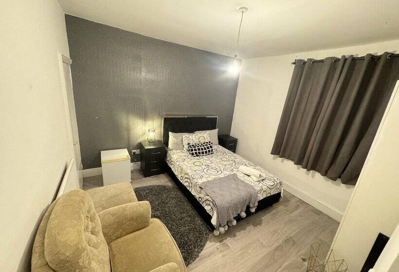 דירת נופש Sheffield   House   Sleeps 5   Parking   Garden