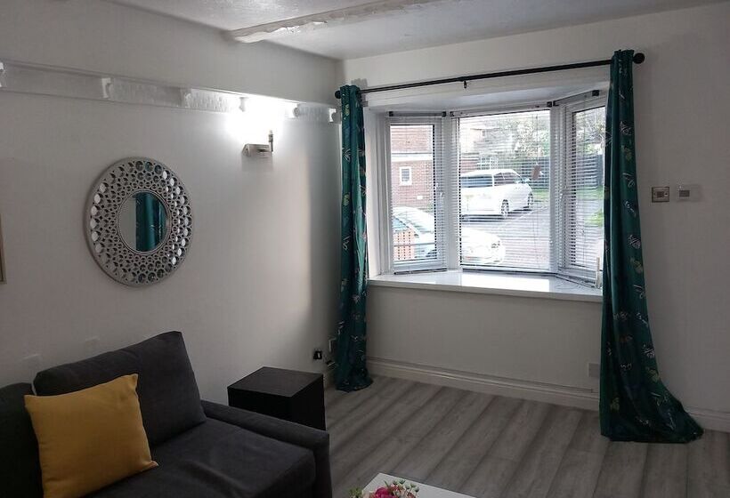 Резиденция Lovely 2 Bed House In Sunderland