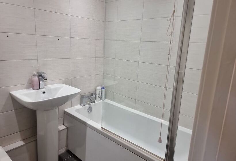Резиденция Lovely 2 Bed House In Sunderland