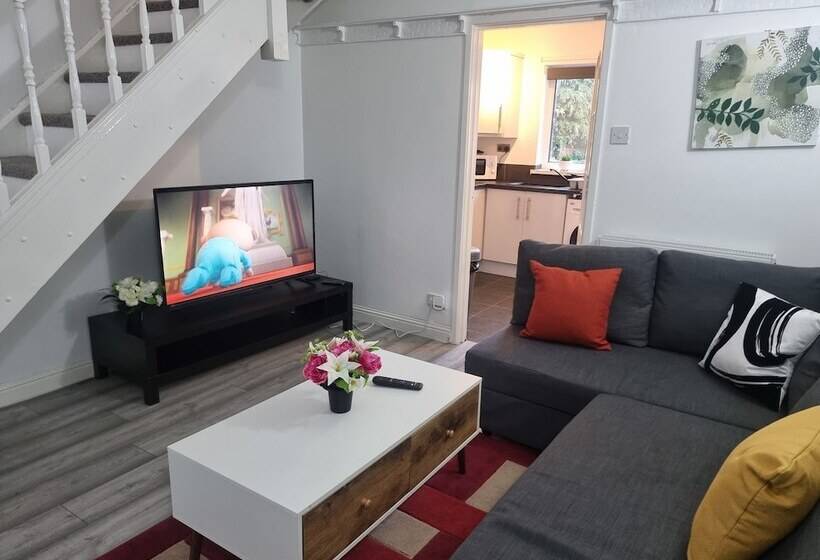 Резиденция Lovely 2 Bed House In Sunderland