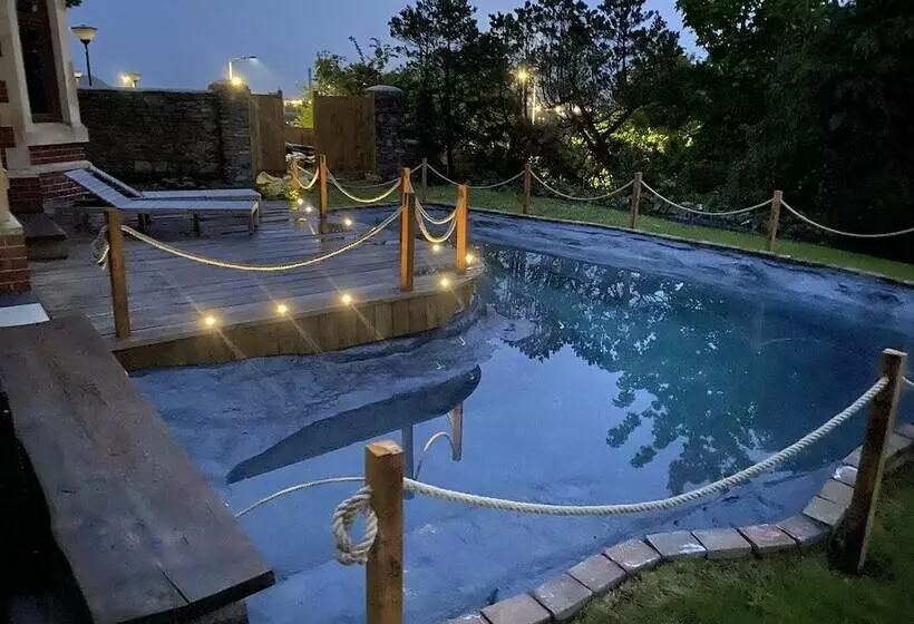 Residenssi Seaside Retreat At Port Talbot