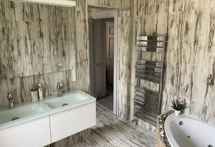 Residenssi Seaside Retreat At Port Talbot