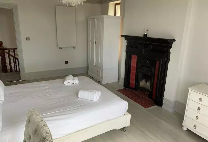 Residenssi Seaside Retreat At Port Talbot