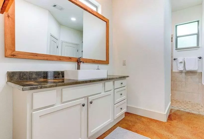 San Marcos Home W/ Fire Pit ~ 10 Mi To Downtown!