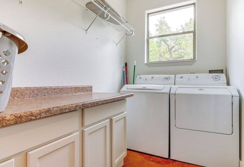 San Marcos Home W/ Fire Pit ~ 10 Mi To Downtown!