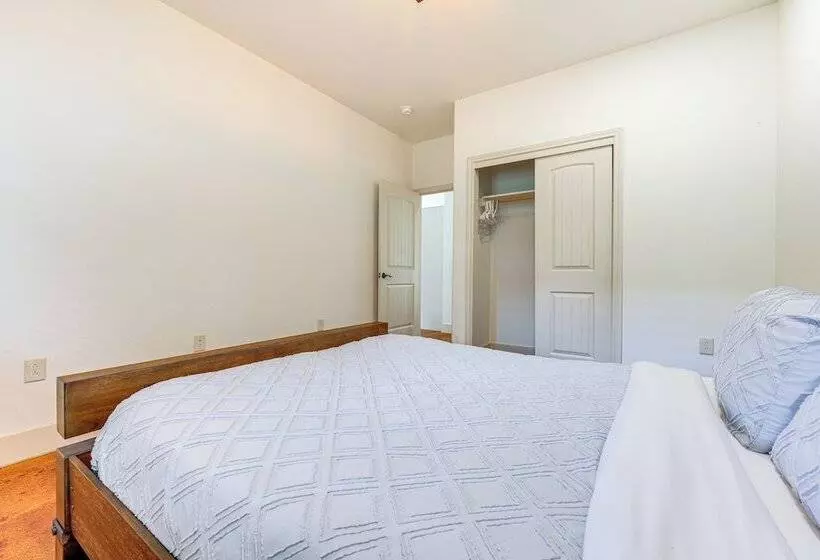 San Marcos Home W/ Fire Pit ~ 10 Mi To Downtown!